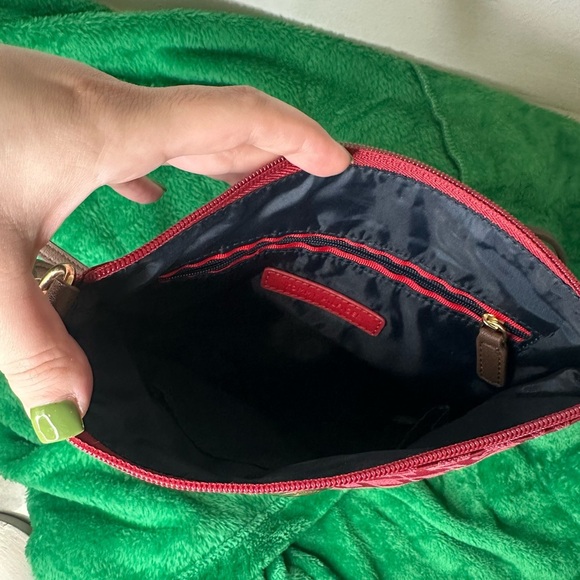 Elegant Burgundy Crossbody Bag - Picture 3 of 7